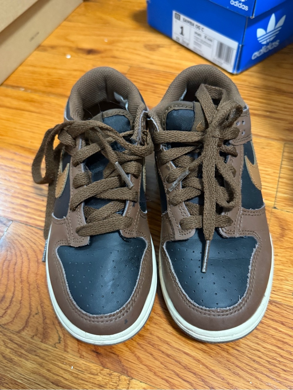 Nike Kids Two-Tone Brown and Black Low-Top Sneakers